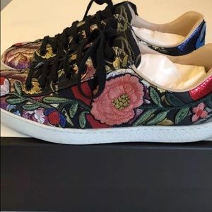 gucci ace flowers